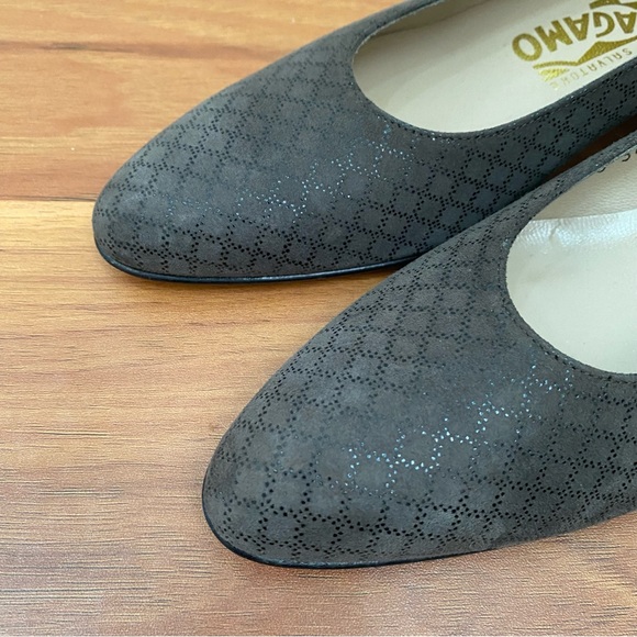 Vintage SALVATORE FERRAGAMO Taupe Diamond Print Suede Low Heel Pumps Size 6 AAAA - Picture 7 of 15